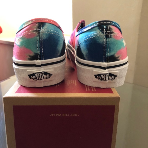 Vans - Picture 2 of 8